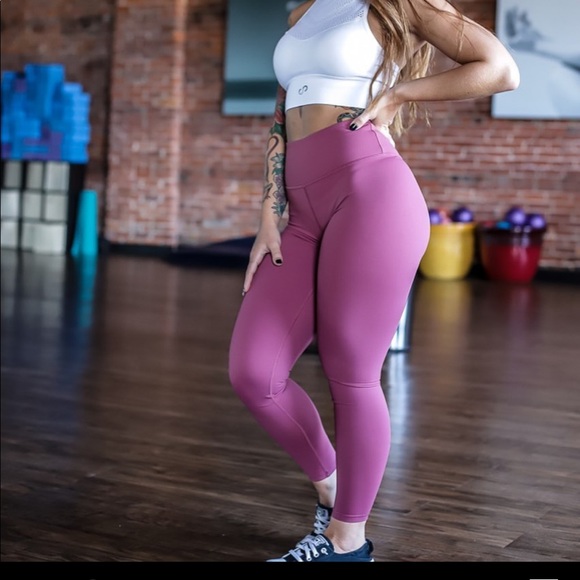 Curves N Combatboots Berry Leggings- No pockets - Picture 3 of 7